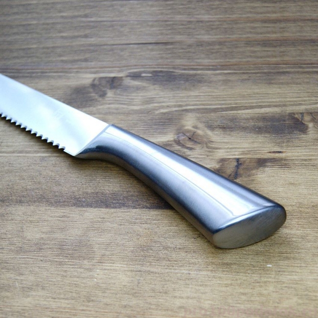 Нож для хлеба с зубчатым лезвием 20 см